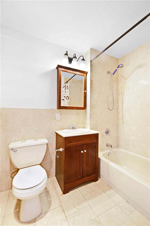 2570 East 17th Street Sheepshead Bay Brooklyn NY 11235