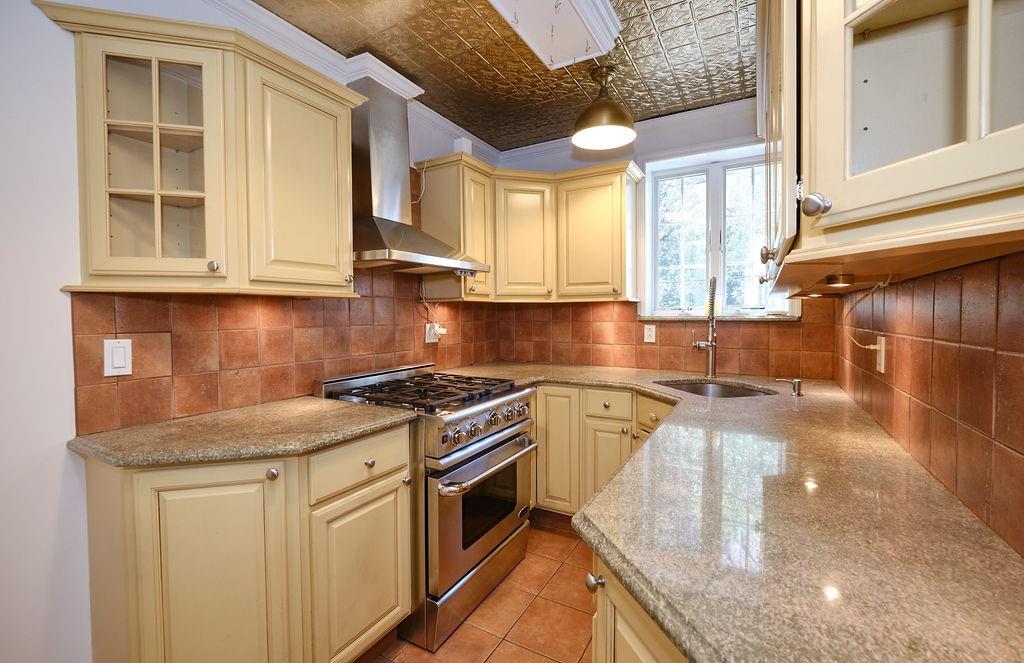 16 Colonial Gardens Bay Ridge Brooklyn NY 11209