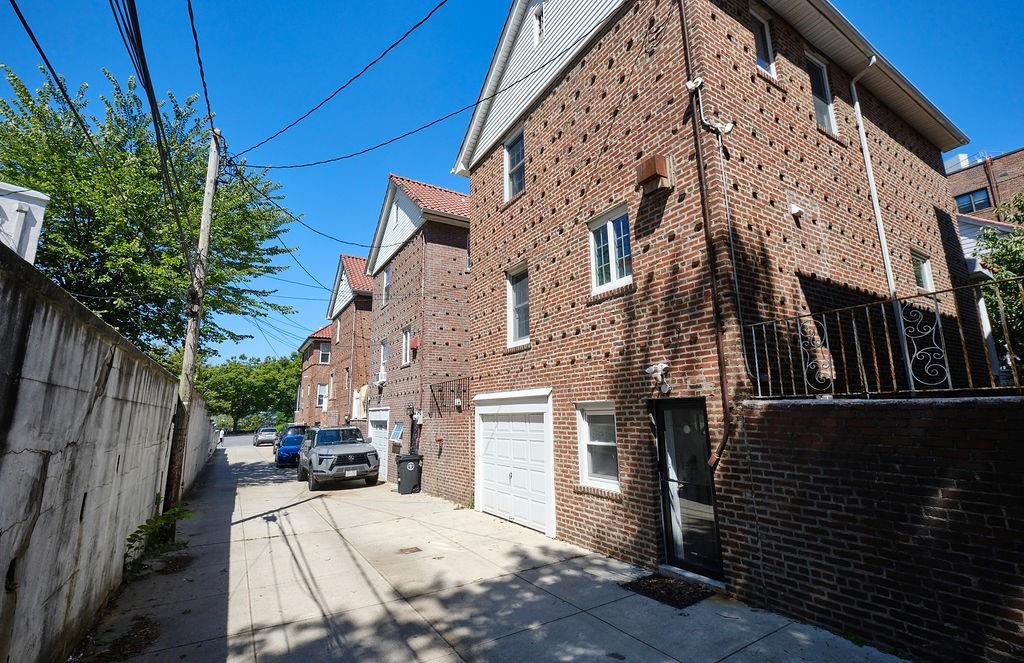 16 Colonial Gardens Bay Ridge Brooklyn NY 11209