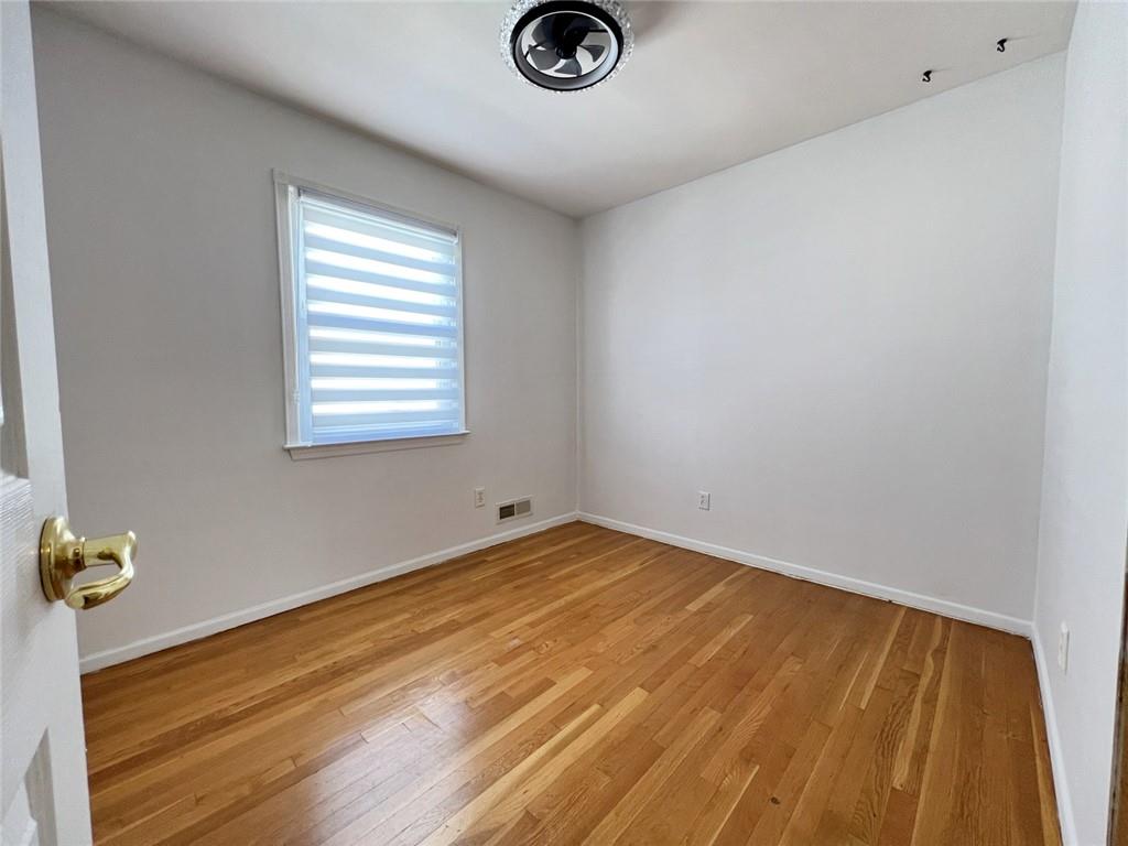 26 Roberts Drive Oakwood Staten Island NY 10306
