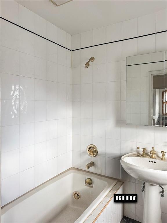 135 Jaffray Street Manhattan Beach Brooklyn NY 11235