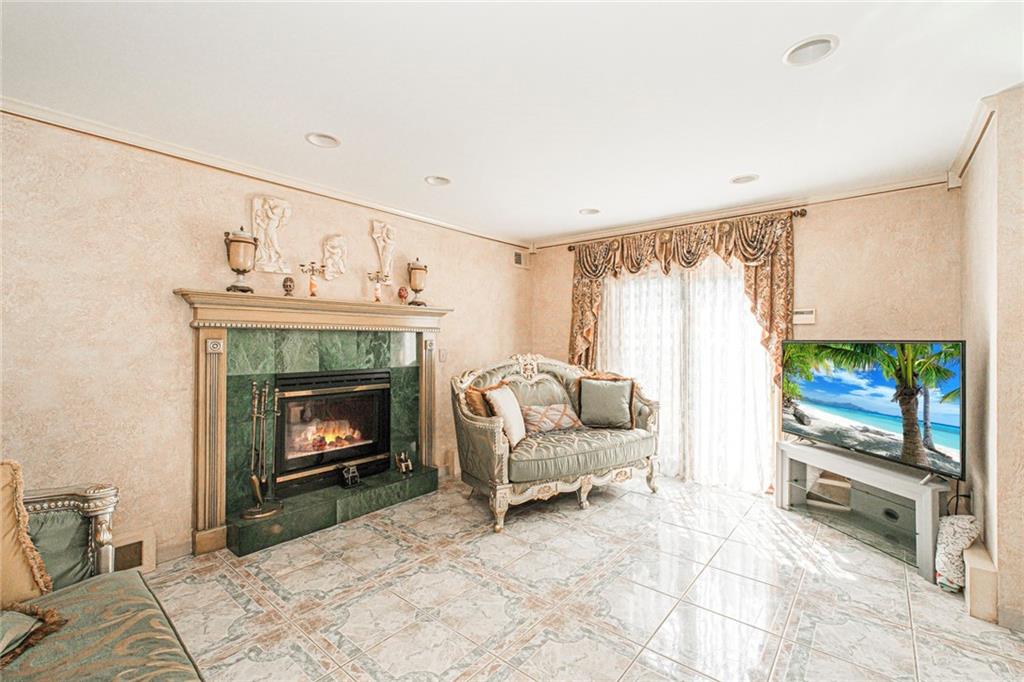 27 Honey Lane Tottenville Tottenville NY 10307