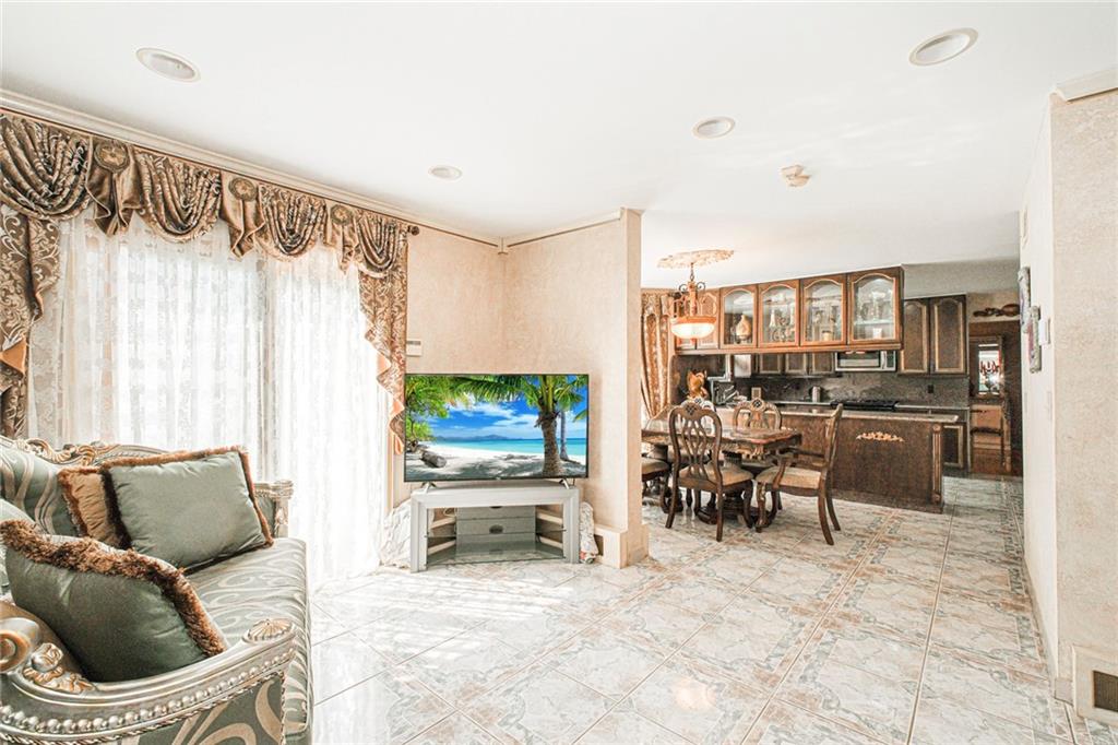 27 Honey Lane Tottenville Tottenville NY 10307