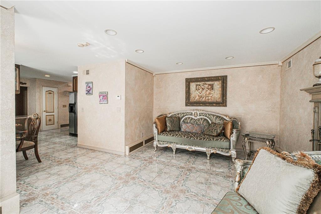 27 Honey Lane Tottenville Tottenville NY 10307