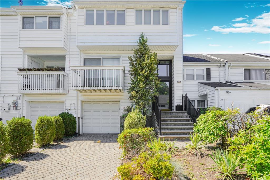 24 Hampton Green Arden Heights Staten Island NY 10312