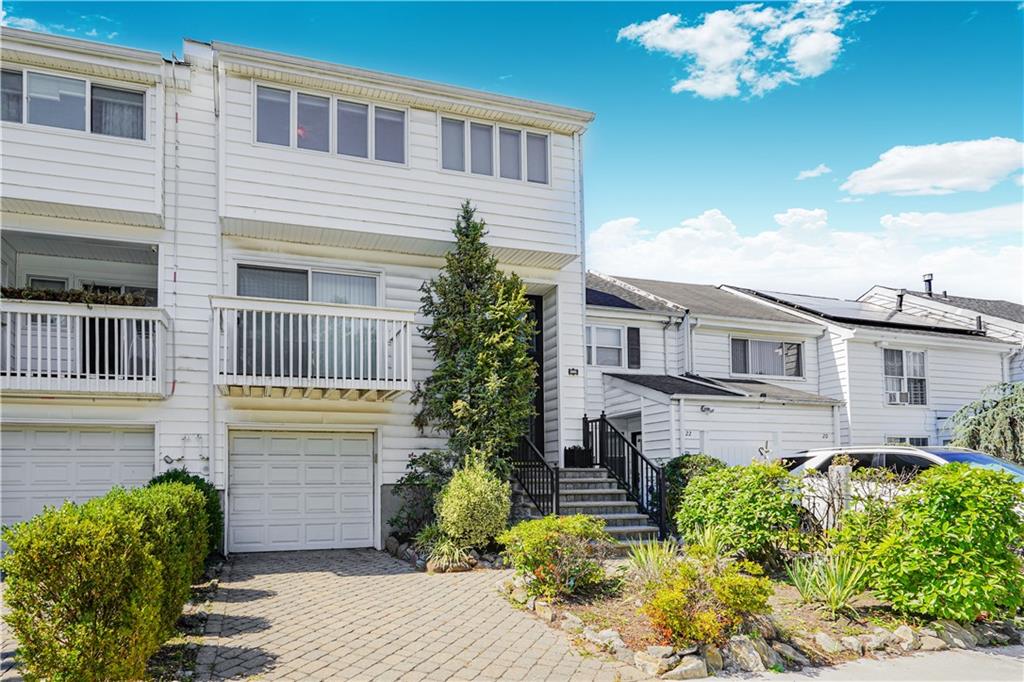 24 Hampton Green Arden Heights Staten Island NY 10312