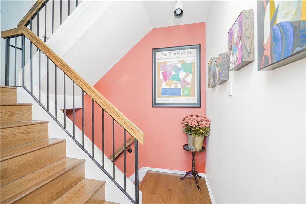 24 Hampton Green Arden Heights Staten Island NY 10312