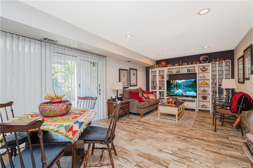 24 Hampton Green Arden Heights Staten Island NY 10312