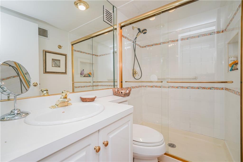 24 Hampton Green Arden Heights Staten Island NY 10312