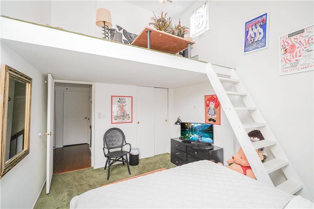 24 Hampton Green Arden Heights Staten Island NY 10312