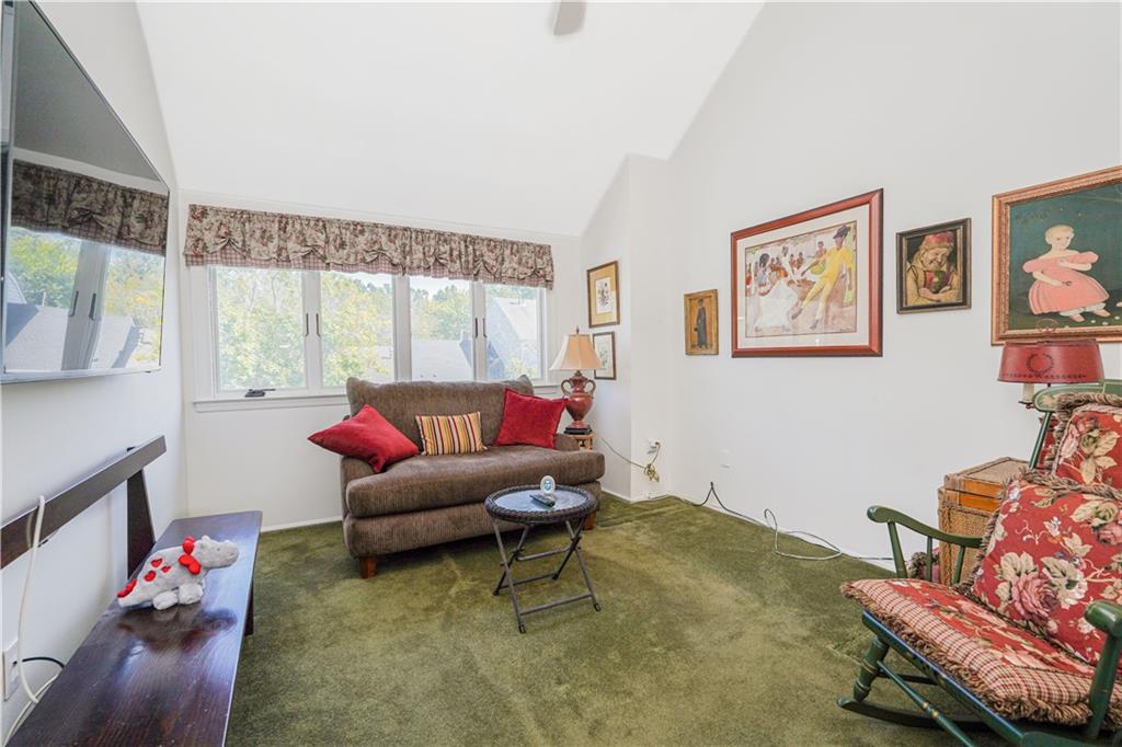 24 Hampton Green Arden Heights Staten Island NY 10312