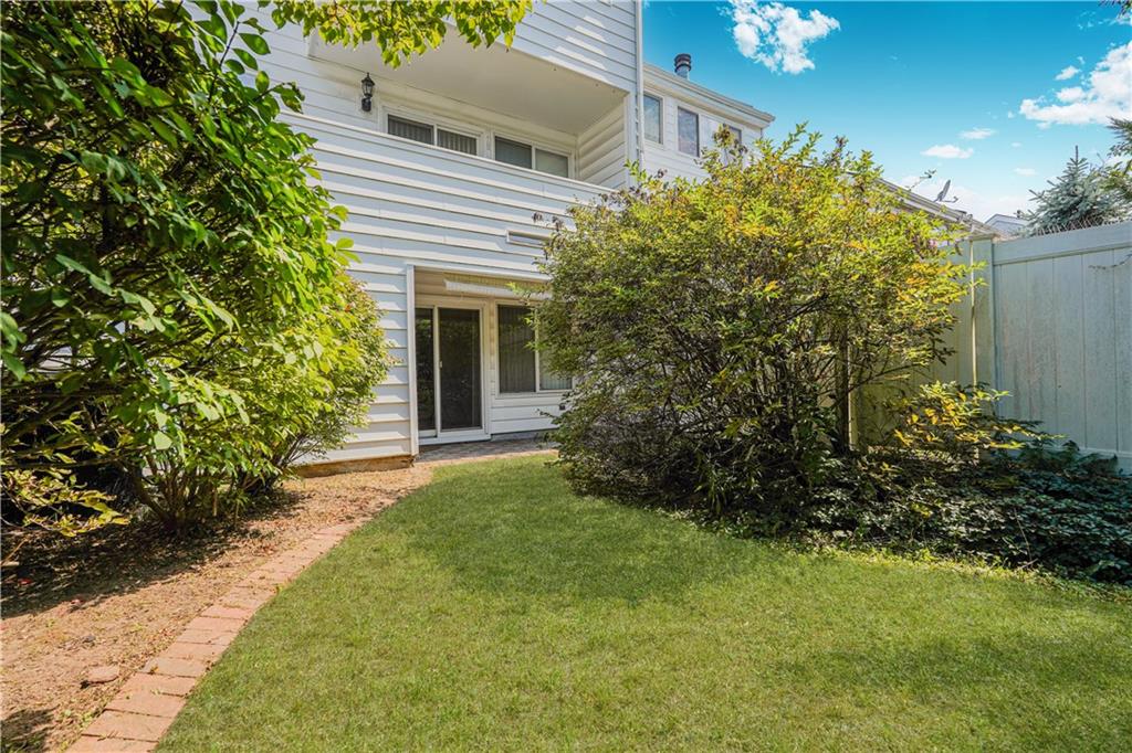 24 Hampton Green Arden Heights Staten Island NY 10312
