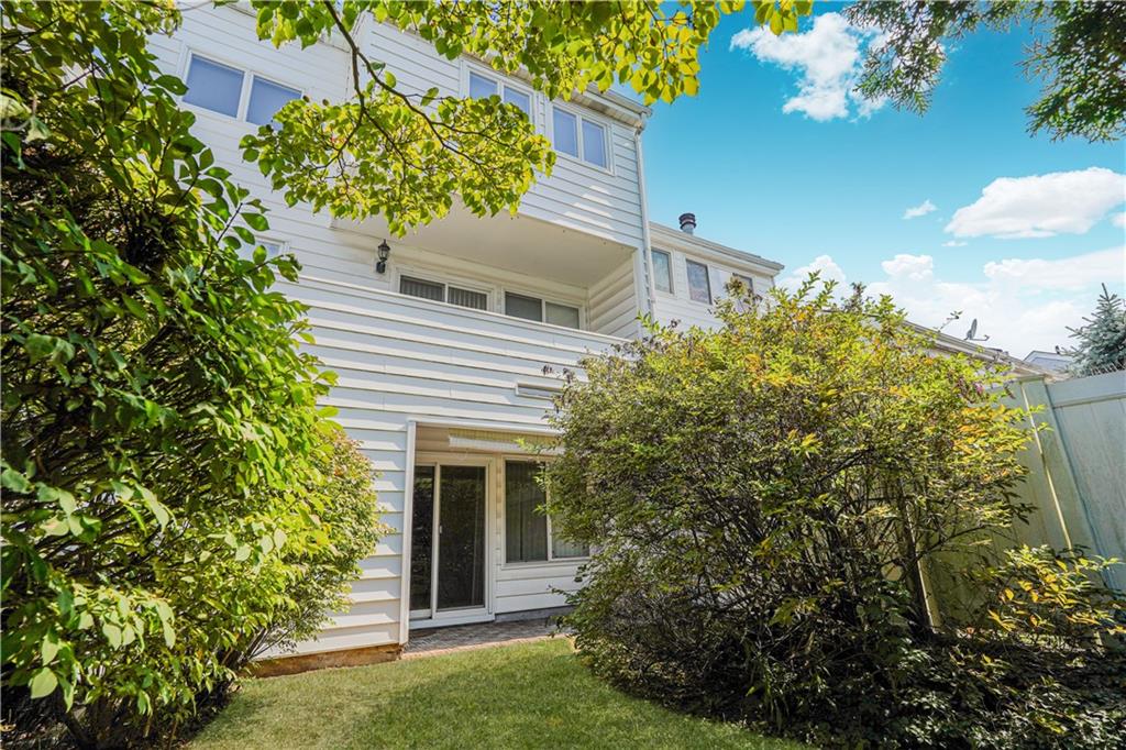 24 Hampton Green Arden Heights Staten Island NY 10312