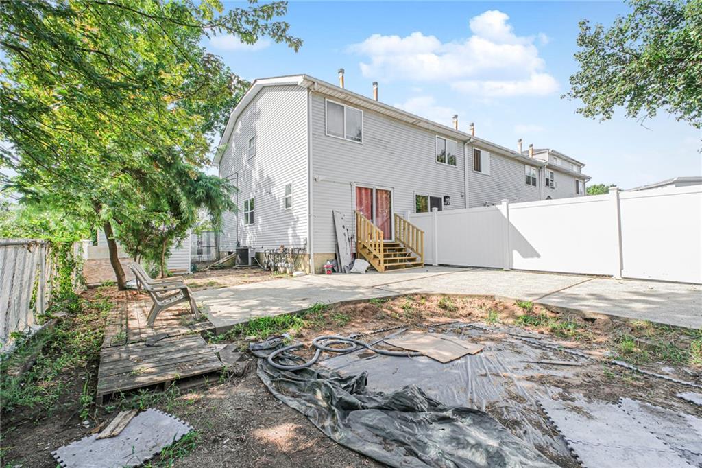 15 Lorraine Loop Rossville Staten Island NY 10309