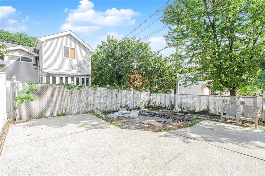 15 Lorraine Loop Rossville Staten Island NY 10309
