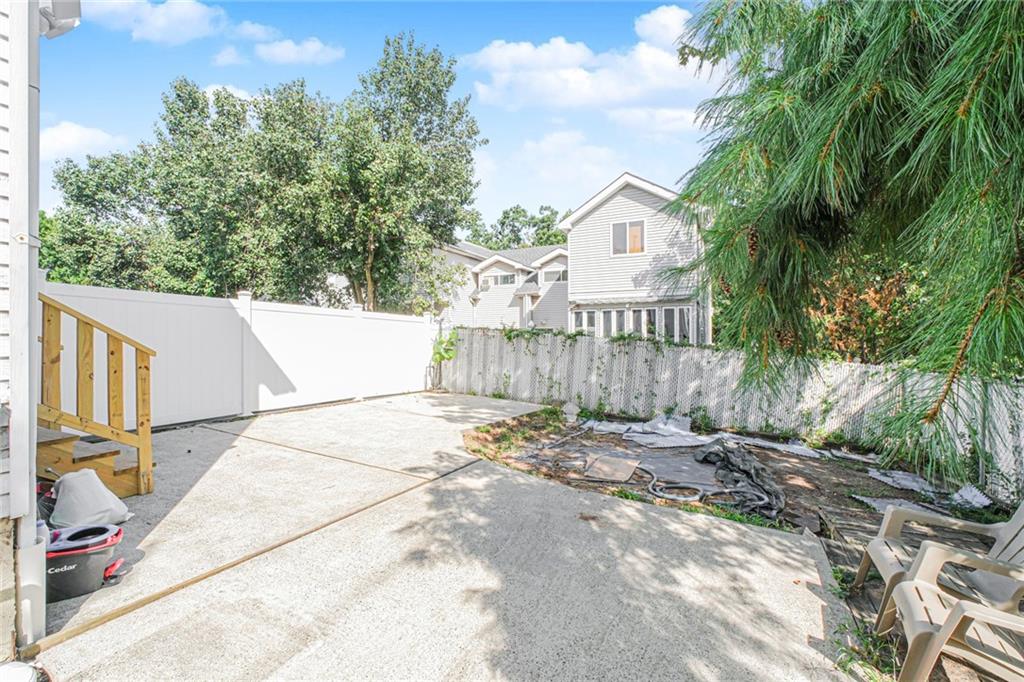 15 Lorraine Loop Rossville Staten Island NY 10309