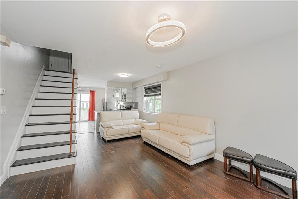 15 Lorraine Loop Rossville Staten Island NY 10309