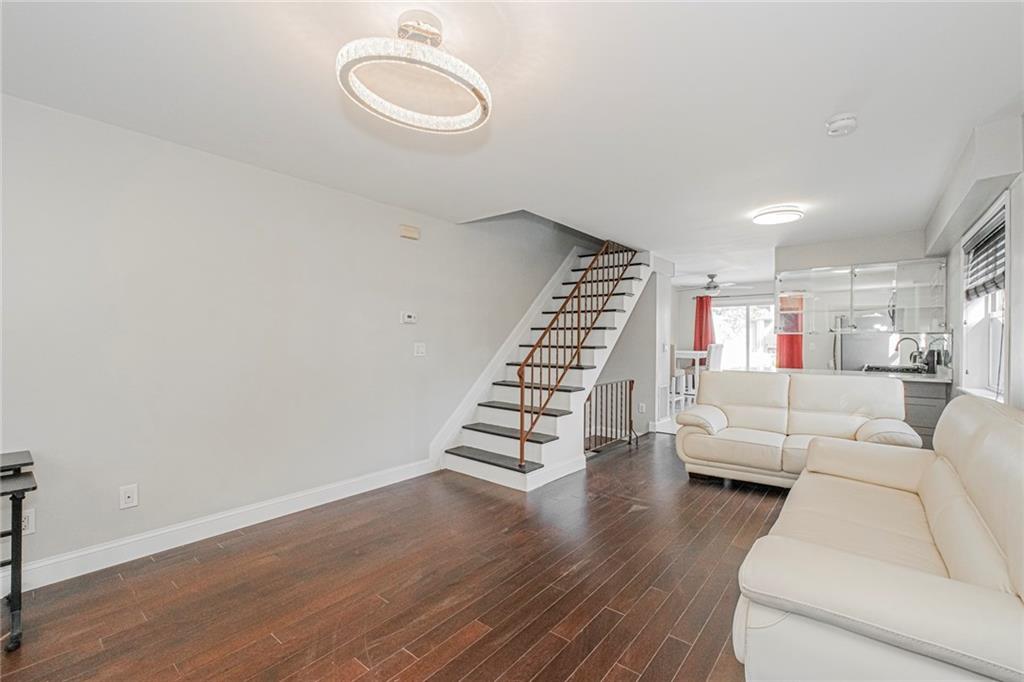15 Lorraine Loop Rossville Staten Island NY 10309