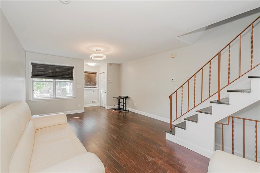 15 Lorraine Loop Rossville Staten Island NY 10309