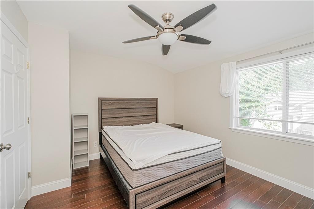 15 Lorraine Loop Rossville Staten Island NY 10309