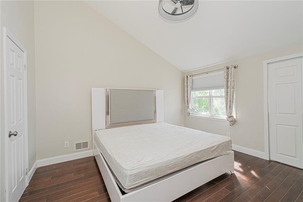 15 Lorraine Loop Rossville Staten Island NY 10309