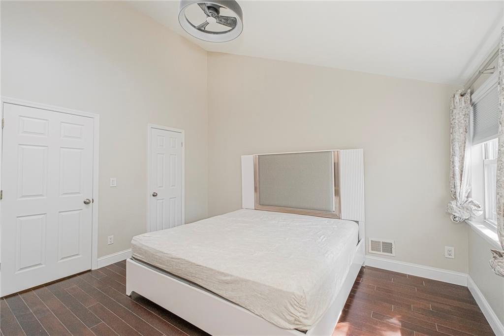 15 Lorraine Loop Rossville Staten Island NY 10309