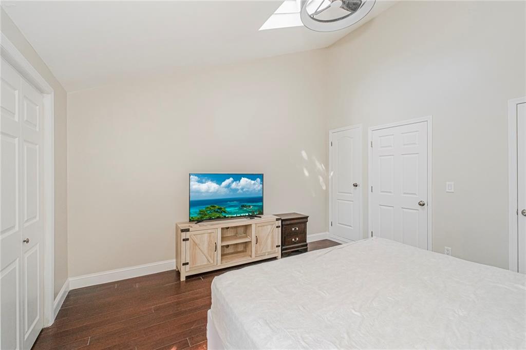 15 Lorraine Loop Rossville Staten Island NY 10309