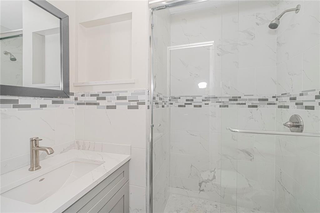 15 Lorraine Loop Rossville Staten Island NY 10309