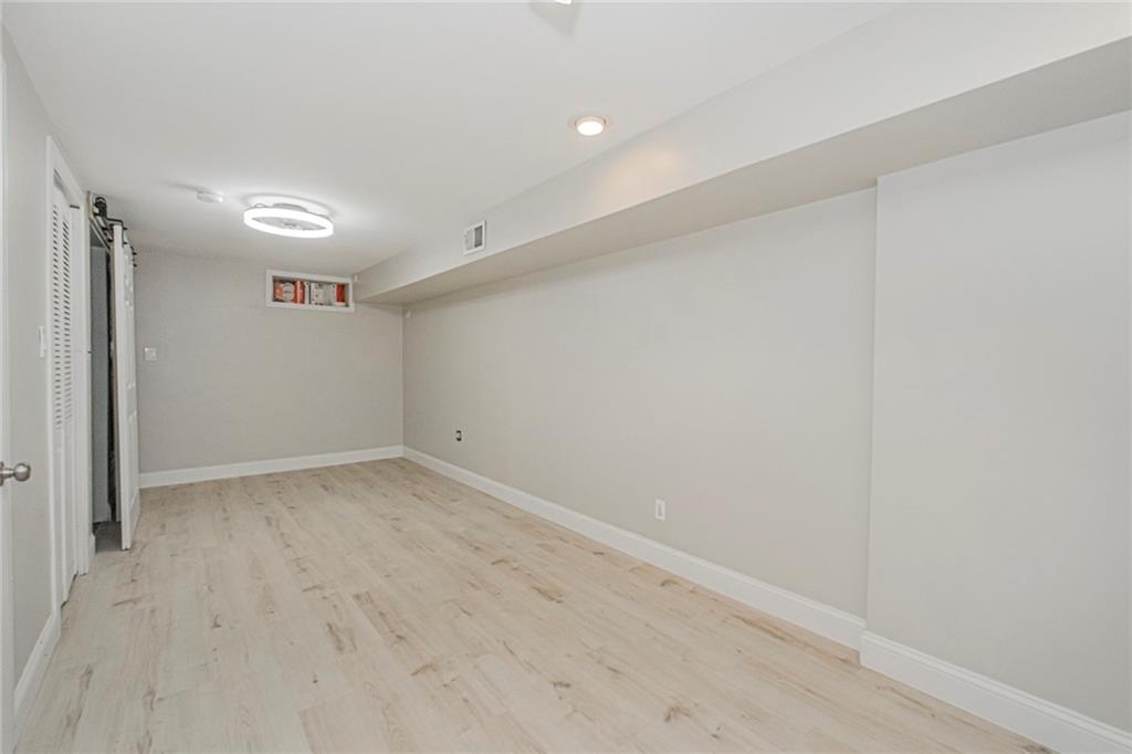 15 Lorraine Loop Rossville Staten Island NY 10309