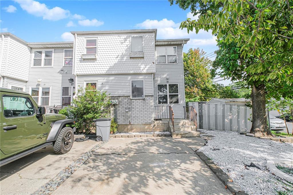 15 Lorraine Loop Rossville Staten Island NY 10309