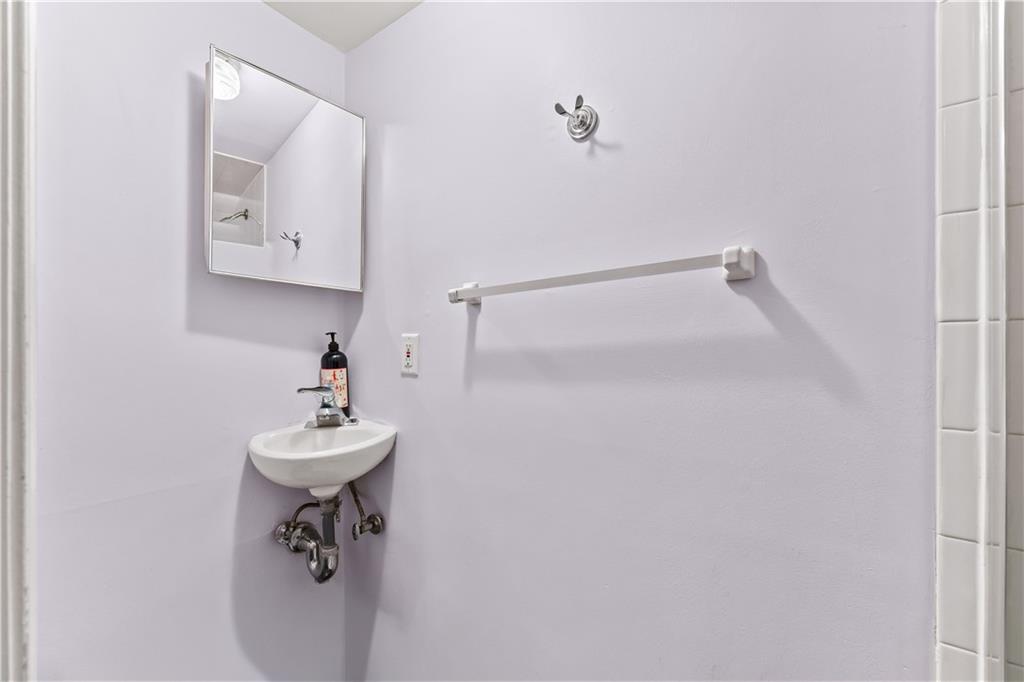 9 Maryland Lane Rosebank Staten Island NY 10305