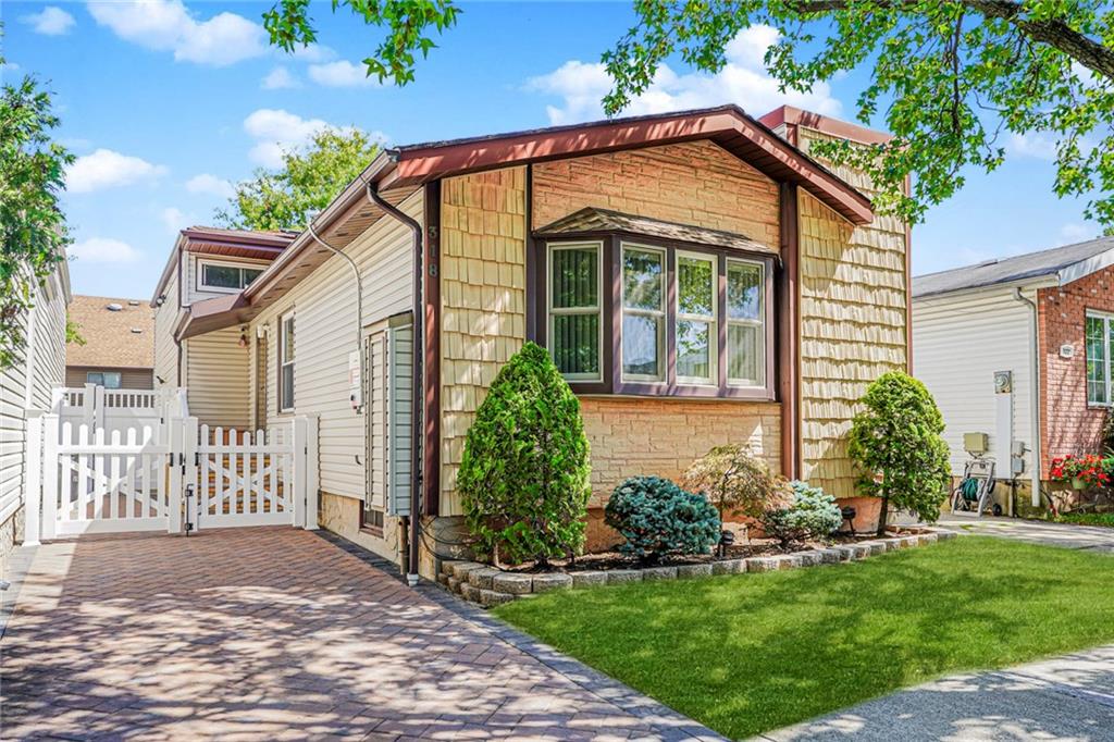 318 Green Valley Road Huguenot Staten Island NY 10312