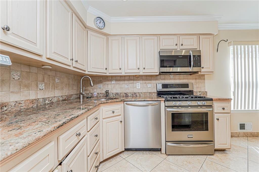 318 Green Valley Road Huguenot Staten Island NY 10312