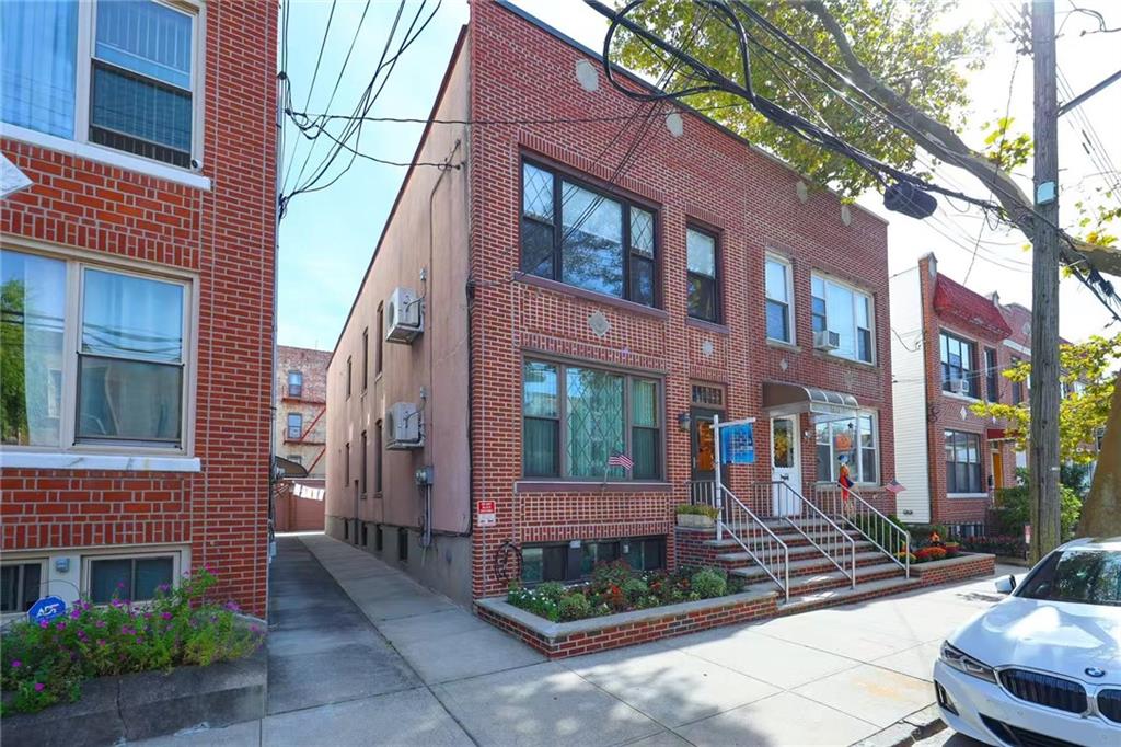 25 Battery Avenue Dyker Heights Brooklyn NY 11228