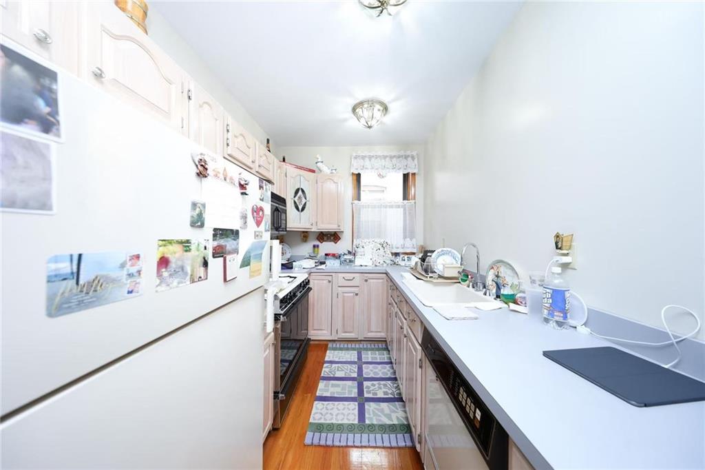 25 Battery Avenue Dyker Heights Brooklyn NY 11228