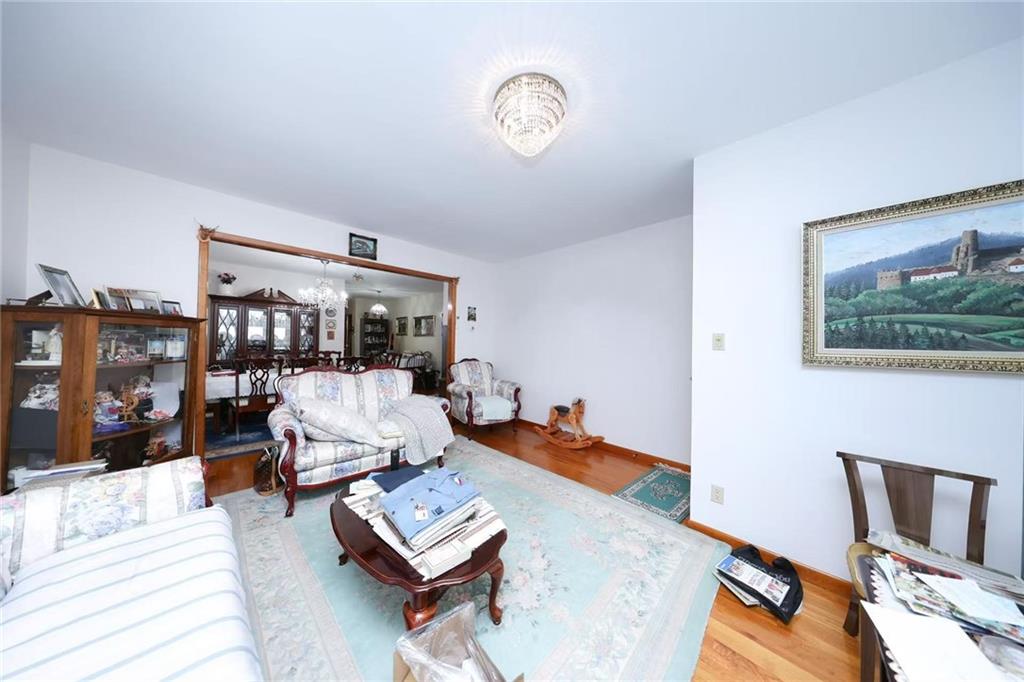 25 Battery Avenue Dyker Heights Brooklyn NY 11228