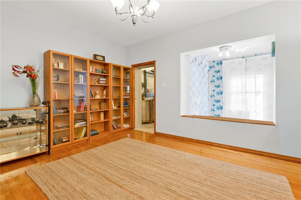 82 West End Avenue Manhattan Beach Brooklyn NY 11235