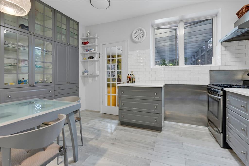 82 West End Avenue Manhattan Beach Brooklyn NY 11235