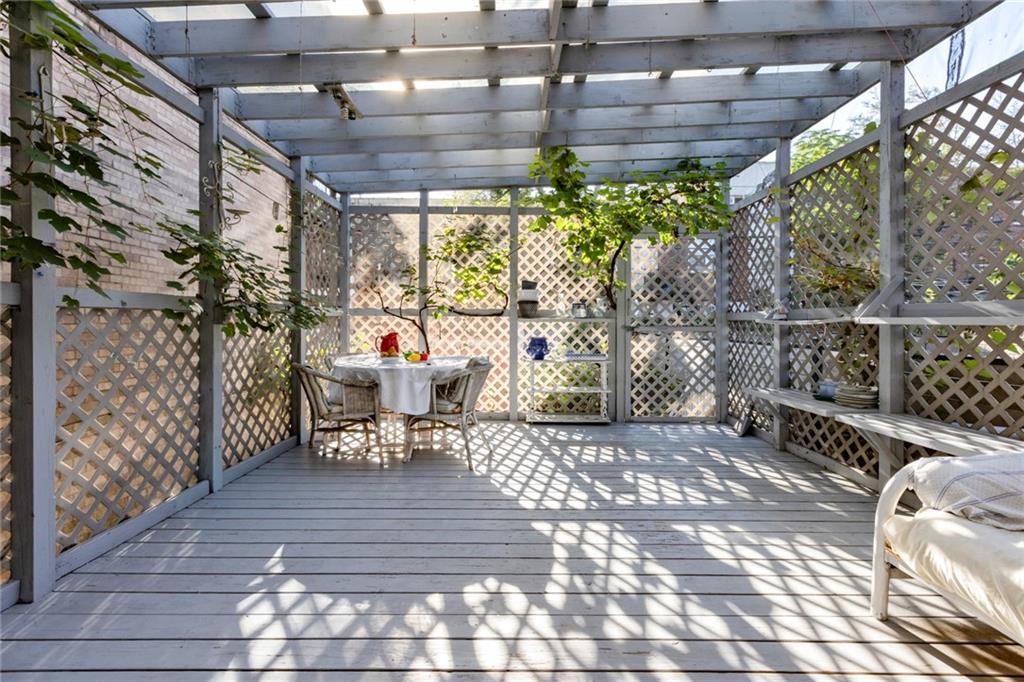 82 West End Avenue Manhattan Beach Brooklyn NY 11235