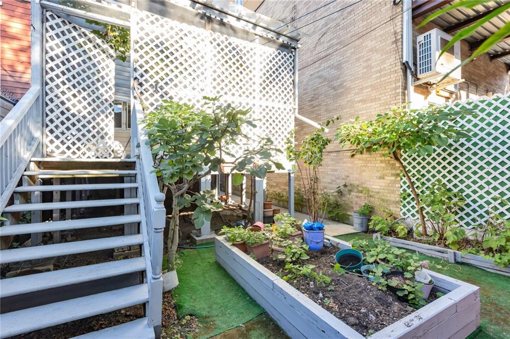 82 West End Avenue Manhattan Beach Brooklyn NY 11235