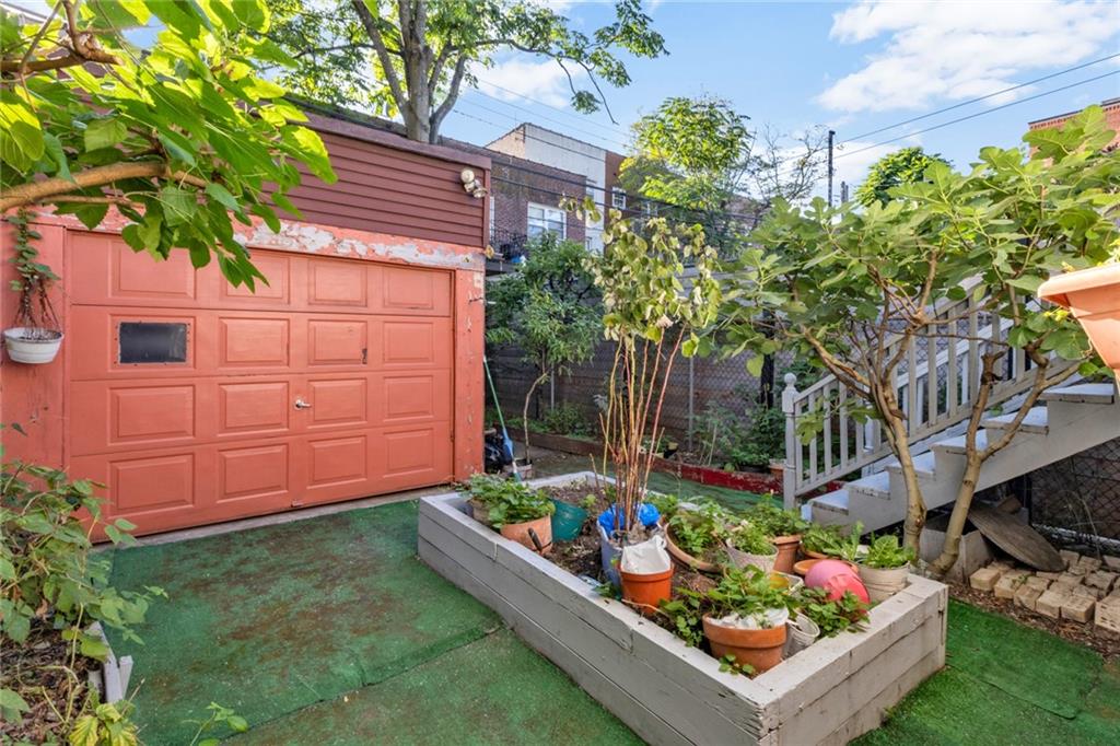 82 West End Avenue Manhattan Beach Brooklyn NY 11235