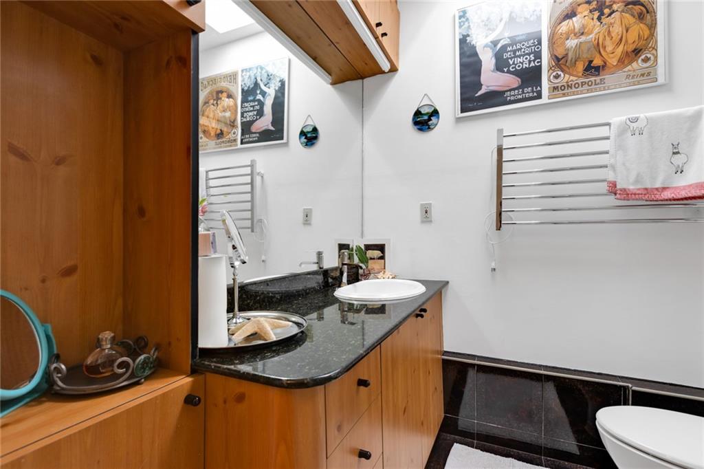 82 West End Avenue Manhattan Beach Brooklyn NY 11235