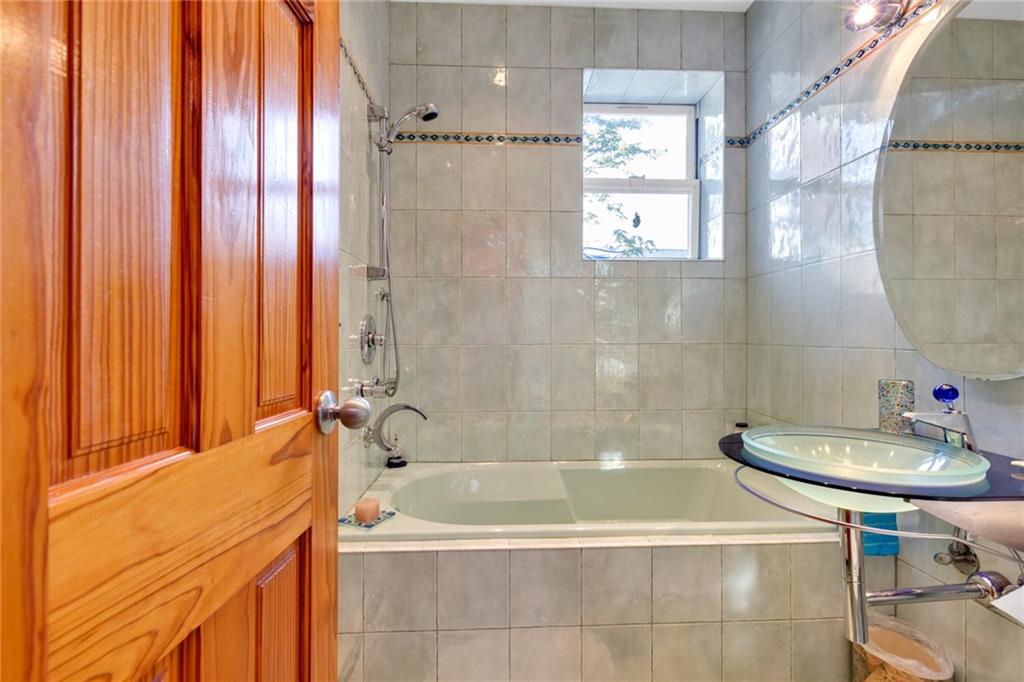 82 West End Avenue Manhattan Beach Brooklyn NY 11235