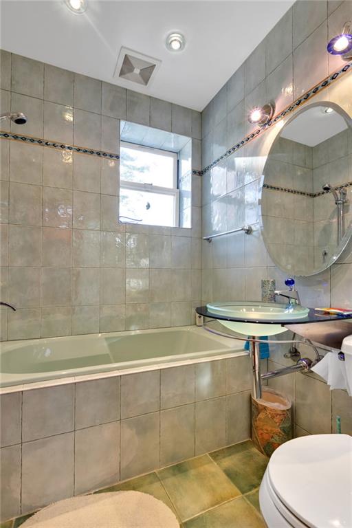 82 West End Avenue Manhattan Beach Brooklyn NY 11235