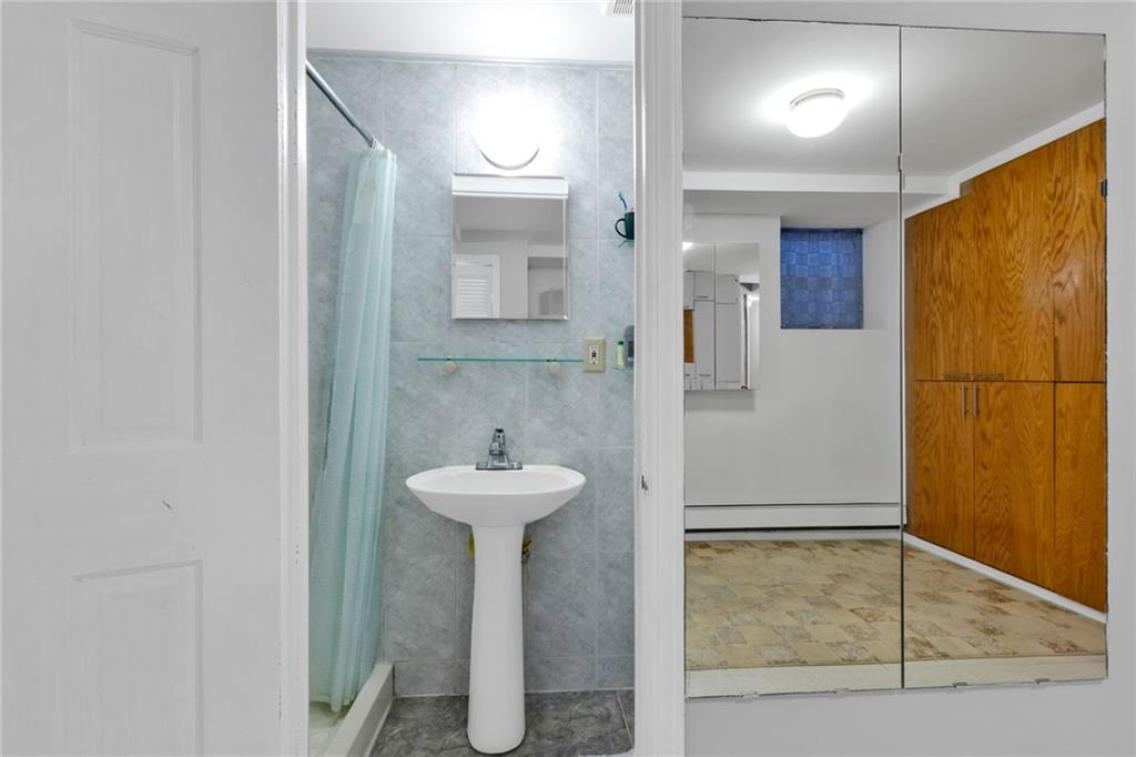 82 West End Avenue Manhattan Beach Brooklyn NY 11235
