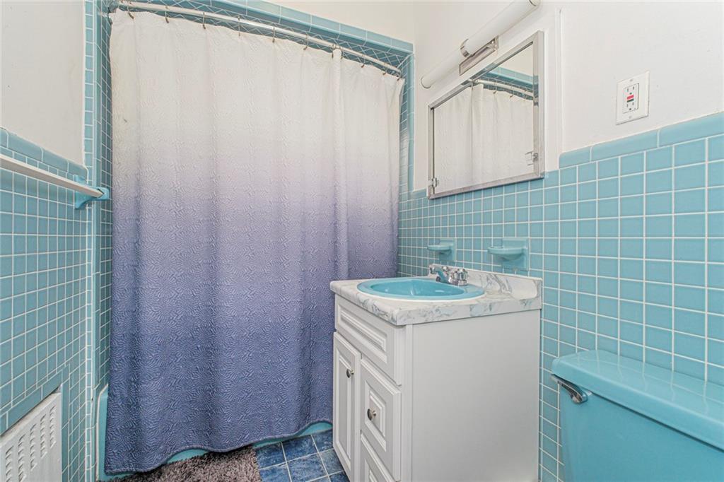 58-62 University Place Silver Lake Staten Island NY 10301