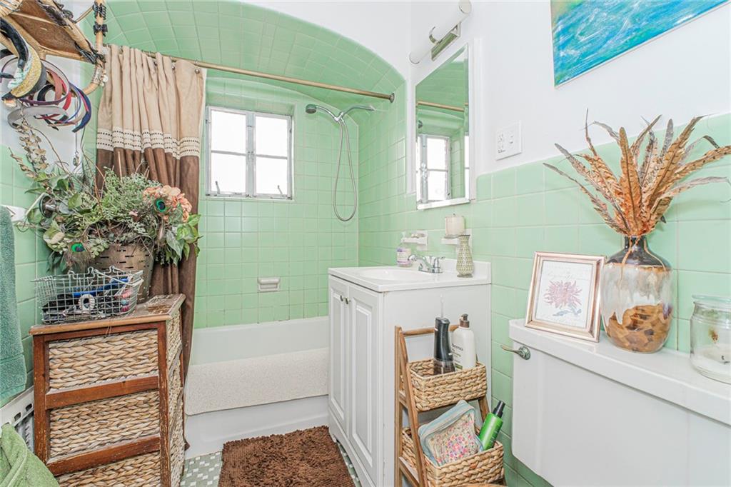 58-62 University Place Silver Lake Staten Island NY 10301