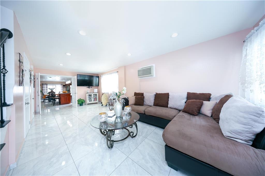 49 Lewiston Street New Springville State Island NY 10314