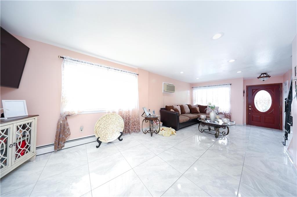 49 Lewiston Street New Springville State Island NY 10314