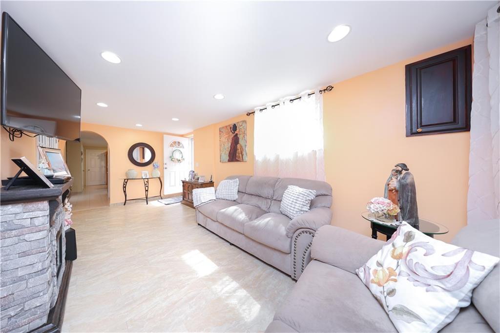 49 Lewiston Street New Springville State Island NY 10314